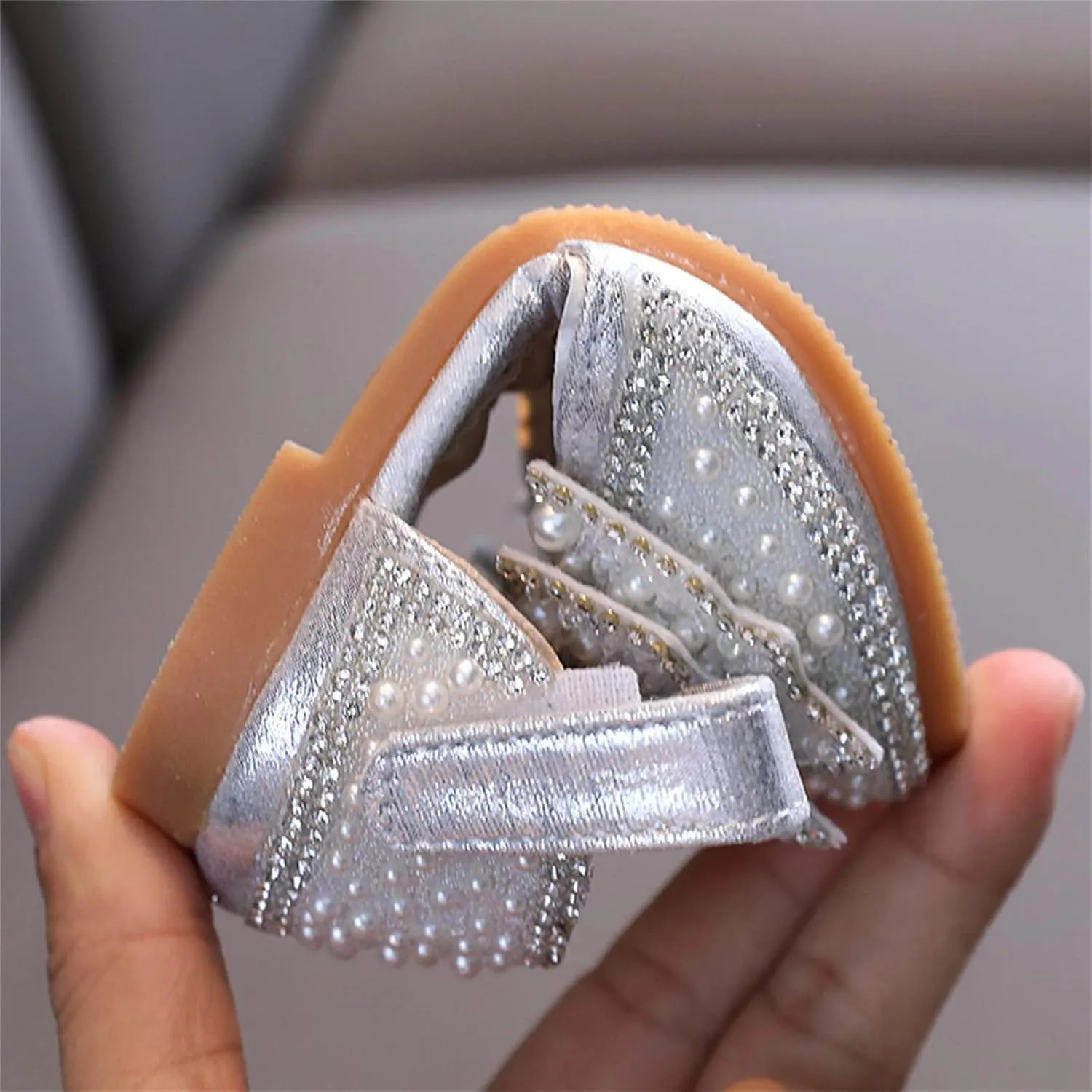 Fashion Spring and Summer Children Dance Shoes Girls Dress Performance Princess Shoes Pearl Sequin Bow Hook Loop Simple