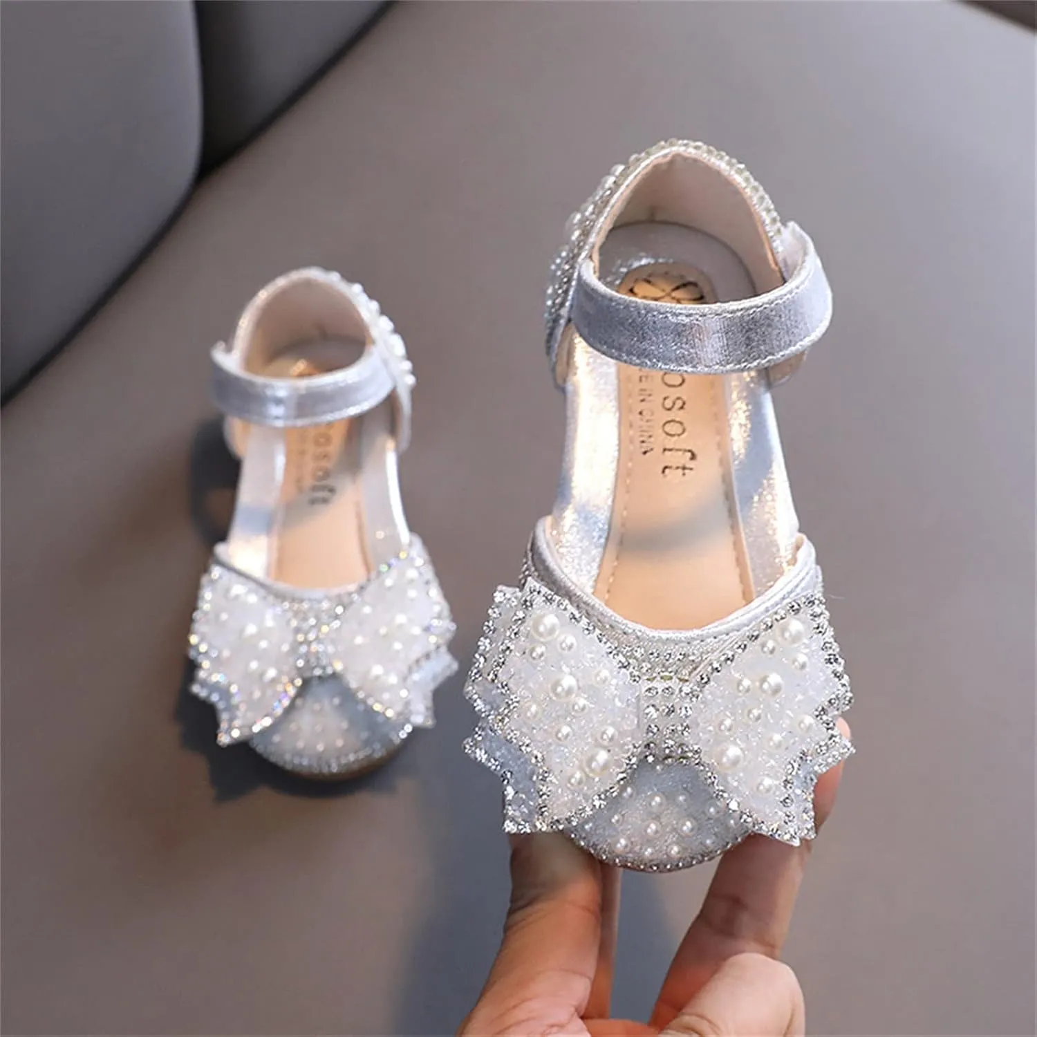 Fashion Spring and Summer Children Dance Shoes Girls Dress Performance Princess Shoes Pearl Sequin Bow Hook Loop Simple