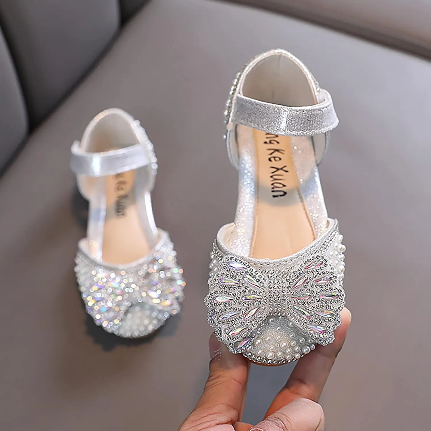 Fashion Spring and Summer Girls Dance Shoes Princess Dress Performance Shoes Pearl Rhinestone Bow Hook Simple