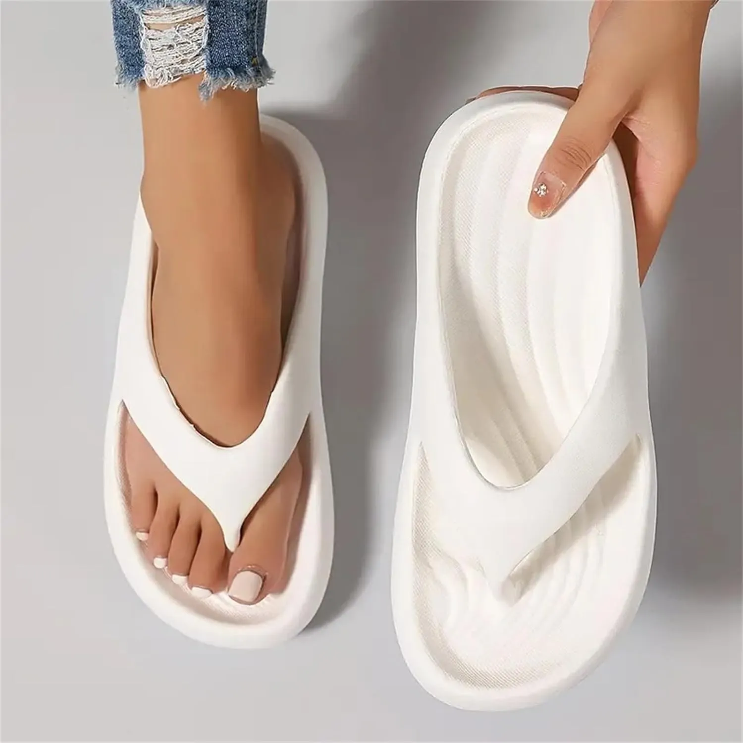 Flip Flops with Arch Support for Women Comfort Plantar Fasciitis Orthopedic Sandals Lightweight Arch Support Recovery Flip-Flops Pillow Breathable Walking Slippers Summer Beach Cloud Slides